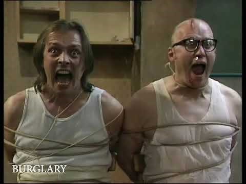 Bottom - Eddie Vs Richie