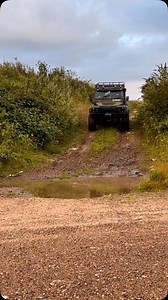 Walking Over puddles with the Defender 😅 #defenderoffroad #landroverdefender #landrover #landroverlovers #landroverdefender110 #landroverlife #landroverdefender90 #viral #defender110 #defendertd5 #adventure #puddle #puddles #puddleofmudd | Land Rover Lovers
