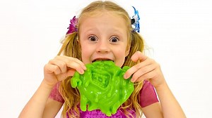 Nastya turns dad's food into jelly 🌽🌽🌽🍑🍑🥝🥝🍓🍓 | Stacy Family Baby Cartoon