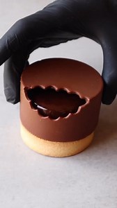 Vanilla chocolate sable breton base, topped with a duo of chocolate mousses and a salted caramel centre. Finished with a chocolate glaze and a chocolate cage. _____________________________________________ ➡️ Credit: @mattadlard ➡️ Follow us: @chefs.vic _____________________________________________ #chefsvic #chef #cheflife #chefstyle #thebestchef #chefsoninstagram #chefsplateform #cook #cooking #truecooks #foodporn #food #foodie #foodartchefs #foodpics #tasty #tastyfood #recipe #recipes #finedin