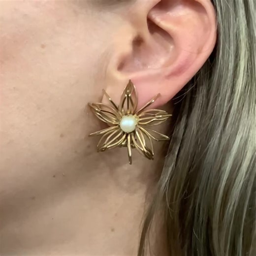 Vintage Cultured Pearl Earrings - - - - A pretty pair of cultured pearl flower earrings clips. 🌸. The pearls are 6.2-6.4mm, in a gold filled setting. We think they look like fireworks! 💥 More photos, pricing and full description available by tapping the shopping bag 💼 icon on your screen or online at www.cynthiafindlay.com with the product code 74583. Facebook: www.cynthiafindlay.com/antique-vintage-estate-jewellery/earrings/pearl/vintage-cultured-pearl-flower-ear-clips-74583.html - Voted Bes