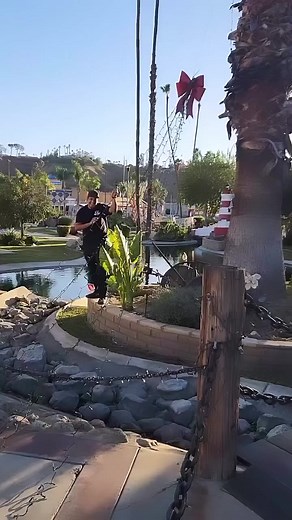 ☃️❄️The elves are hard at work getting Fiesta of Lights ready to go...