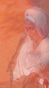 Siente la sanación que proviene de la voz de Snatam Kaur mientras canta "Ong Namo", una oración de entrega y confianza en el infinito. Deja que el mantra te guíe hacia la paz interior y la quietud. Mira este hermoso montaje de video de presentaciones en vivo durante las últimas dos décadas disponible ahora en Youtube. https://www.youtube.com/watch?v=CvMAyZr3Vs0 | Spirit Voyage en Español