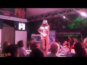 Desfile Bésame y Adriana Arango San Valentín Parte # 1.