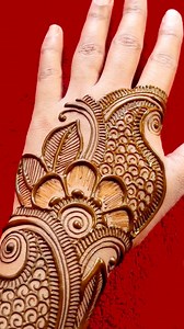 6.4K views · 192 reactions | Floral & leaf pattern stylish backhand mehndi design #henna #mehndi #artwork #mehndidesign #hennalove #bridalmehndi #viralvideo #weddingspecial #weddingmehndi #viralpost #easymehndi #simplemehndi #arabicmehndi #mehedi #easymehndi #floralmehndi #mehediart #mehandiart | Mehndi Vibes | Facebook