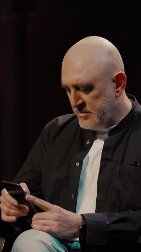 17K views · 674 reactions | Nicu Alifantis este un om pe care îl știu de mult, de când îl ascult. Acum l-am descoperit și vă invit să o faceți și voi. E un episod de #acdesiguranta duios și cald, un cadou de Crăciun, cum sunt și cântecele lui. Vă aștept mâine la ora 20.00 la premieră. Vă las link-ul în comentarii și nu nu neglijați să vă abonați și la canalul meu de youtube RazvanExarhuOficial. | Răzvan Exarhu | Facebook