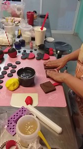 3.7K views · 74 reactions | Ven y apúntate a todos nuestros cursos y aprende hacer estas maravillas , paletas y galletas y cup cake decorado ,療 | Werkiland México Cursos de Repostería | Facebook