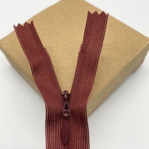 [Hot Item] Dark Red Color 25-35cm Invisible Lace Zipper Screen Side Color Nylon Zipper