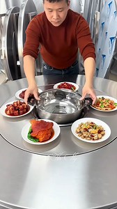 Bàn inox đón khách chỉ có tuyệt | Kênh Review