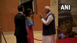 British PM Rishi Sunak and his wife Akshata Murthy arrive at Bharat Mandapam in Delhi for the G-20 dinner hosted by President Droupadi Murmu #G20Summit #Delhi #DelhiG20Summit #G20SummitDelhi 🎥 - ANI | Zee News English