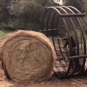 Hay Chix Large Bale 6’ net Century Livestock Feeder 🙌🏼 | Hay Chix