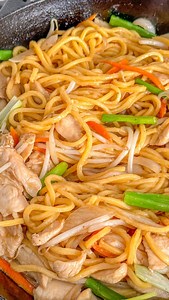 My parent’s are retired and the restaurant closed many years ago 🥲 Unfortunately, you won’t be able to try their food fresh. However, you can google ‘chicken chow mein Dana’ for full recipe on the blog (or check link in bio for quick access!) 😏 Maybe one day, we will open a pop up shop so people can try some of our favorite dishes! Hope you enjoyed Episode 1: Sharing recipes from my parents’ restaurant. For now, stay tuned (and follow) to see more recipes from my parents’ restaurant! 💕 Thank 