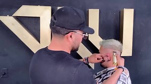 💈 El corte del MALUMA BABY 🧔🏼 El corte más complicado que he realizado, hablando de la historia de la barbería siempre hay influencia por parte de los artistas y este video lo hice por guasa 😁 🌎 Los amo y les bendigo familia J LU😘 | J LU Barber