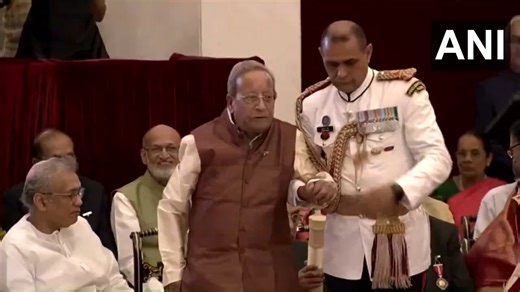 #WATCH | Hindustani classical vocalist Som Datt Battu receives #PadmaShri award from President Droupadi Murmu in Delhi | TIMES NOW