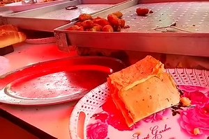 1.6K views · 73 reactions | Street Food a Palermo: panelle e crocché #streetfoodfestival #streetfooditalia #streetfoodlover #streetfoodph #streetfoods #streetfood #palermofood #palermotoday #palermofoodlove #palermolive #palermo #palermocity #Sicilia | Funny MeMe Girl | Facebook