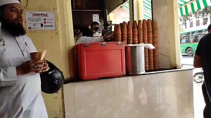 12 reactions | Lassiwala in Jaipur . . . #lassiwala #jaipur #patna #delhi #kolkata #rajasthan #lassi #dahi | jeev_chatora | Facebook