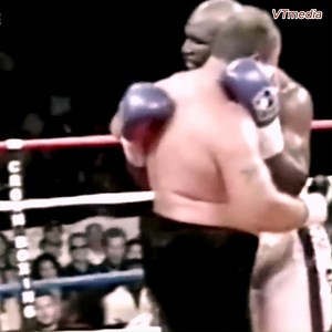 Holyfield vs Francois Botha 💪 This was one of the biggest mismatches in boxing history 💪🥊 | Anita Skorgan