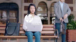 【パソコンのの覗き見防止ソリューション】 PC作業中隣の人の視線が気になる… こんな経験ありませんか？ 「HP Sure View」なら、ワンタッチで左右から見たPCのスクリーンを白濁にさせ、ビジュアルハッキング（覗き見）を防ぎます。 ▼HP Sure View搭載 HP Elitebook x360 1020 G2 詳細▼ http://hp.tl/6189DUrwW | HP Japan