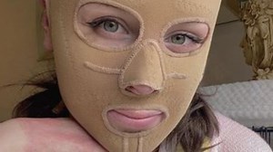 Stephanie Browitt removes face mask (60 Minutes)