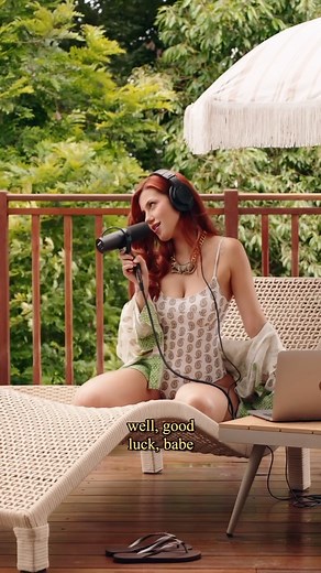 SOFIA OLIVEIRA on Instagram: "Peguei um dos versos de *Good Luck,Babe* da @chappellroan e imaginei como ficaria em “brasileiro” ✨ Música atravessa línguas, mas será que carrega o mesmo sentimento? 﫢 me conta o que achou?  @felxadrez"
