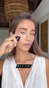 @emilietommerberg ensina a fazer um blush sunkissed. . . . . . #tutorial #makeuptutorial #makeup #maquiagem #tutorialdemaquiagem | RV Report | Facebook