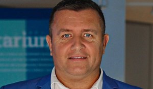 Primarul unei comune se trimite singur în concediu fără plată ca să plătească datoria primăriei la ANAF