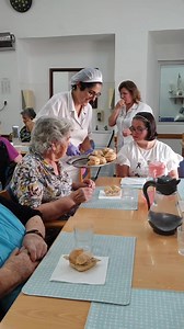 16K views · 228 reactions | Dia 16 de Outubro é Dia Mundial da Alimentação e do Pão! Temos a sorte de desfrutar de uma alimentação variada e equilibrada ao longo de todo o ano; São belos menus confeccionados pelas nossas cozinheiras e ajudantes de cozinha. E hoje para celebrar o dia comemos a bela bifana, um pedido feito pelos nossos utentes!  | Santa Casa da Misericórdia de Sousel | Facebook