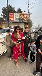 135K views · 2.1K reactions | Ap Kia khty hain ess baray main樂 bachon k sath lunch per gay @yasirbroast_official @foodloverspkofficial #rabiaamir #vlog #trending #foryou #viral | Rabia Amir khan Liaqat | Facebook