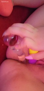 Se la pasa picándose la papaya con sus juguetitos