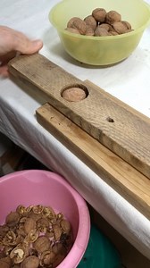 4.5M views · 22K reactions | A Great DIY Device Idea that Makes Shelling Nuts Quick and Easy #diy #device #tricks #lifehacks #fblifestyle | Simple Creative | Facebook