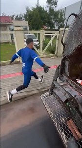 Este Trabajador Recoge BASURA Como Un VERDADERO HÉROE 🗑️💪