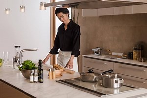 TOTOのシステムキッチン「THE CRASSO」は、見て美しく、使って美しく、あなたの暮らしを豊かに彩ります。TOTOのFacebookページにいいね！をしてぜひご覧ください。 | TOTO LTD.