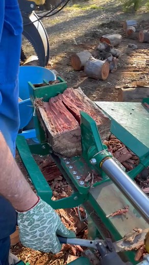 Log splitter has been in high demand after the few cold days. If you’re in need of a log splitter, don’t hold back and give us a yell. #smallbusiness #makingiteasy #hire #Blackridgehire | Blackridge Hire