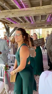 1.5M views · 4K reactions | « Distribution de mouchoirs ! » Les demoiselles qui animent une entrée des mariés, avez vous lu les pancartes ? 盛 Encore un beau moment @prissou_beal (t’inquiète j’en ai d’autres encore )N’hésitez pas à me contacter si vous avez besoin d’un photographe & Videaste ✨#mariage2024 #wedding #mariage2025 #weddingplanner #mariage #weddingphotography #weddinginspiration #weddingdress | Nicolas Rodriguez - Vidéaste & Photographe | Facebook