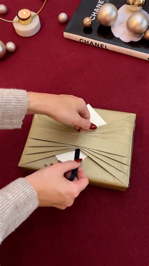 Gift wrapping tutorial | Awesome Things & DIY