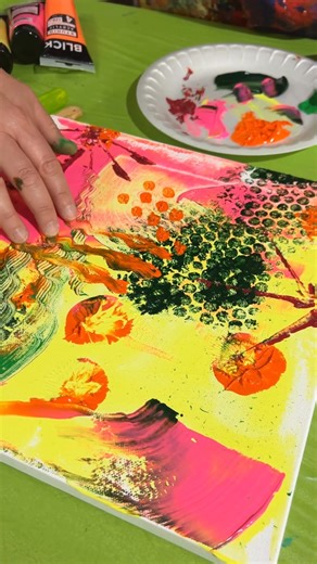 Paintbrushes are overrated😏 Artist and Crocker studio instructor @CaraEmiliaArt shows us how we can use our "junk" to make art! Give it a try at two of our upcoming adult studio events. 🎨Anything but Brushes! 📅Thursday, February 20 • 6 – 8:30 PM 🧑‍🤝‍🧑Ages 18 🎟️Tickets available at https://loom.ly/SR6yETs 🧑‍🎨Art After Hours 📅Thursday, March 6 • 6 – 8:30 PM 🧑‍🤝‍🧑Ages 18 🎟️Tickets available at https://loom.ly/3rZhAk0 - Video description: Artist and Crocker studio instructor Cara Grego