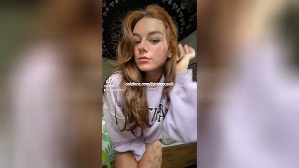 18yo Accidentally Leaks Her Boobs