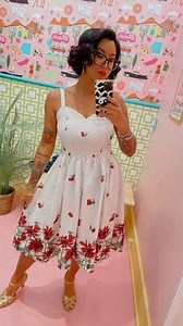 Perfect dress for this beautiful Sunday afternoon 🌹 🌹 🌹 Online now! #voodoovixen #retro #retrostyle #retrofashion #shoplocalla #vintage #vintagestyle #classyandsassy | Sidecca