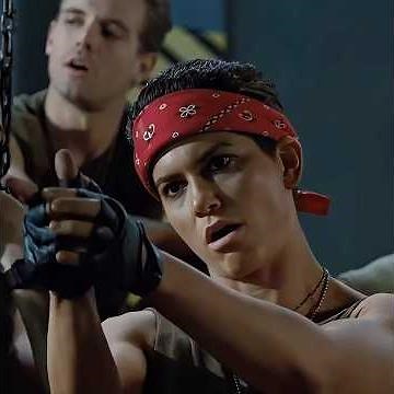 Aliens (1986): Ripley breaks down the Xenomorph to the Marines.