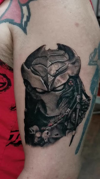 Predator tattoo #predator #predatormovie #realistictattoo #art #artist #blackandgreytattoo #alien #darkart #darkartist #tattooingtime
