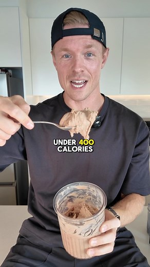 🍦HIGH PROTEIN LOW-CAL ICE CREAM 🤩 Try this! 👇🏼 This Snickers-style ice cream tastes INCREDIBLE 🤤 AND has a gelato type consistency 🤌🏼 🍦INGREDIENTS - 400ml light milk - 1 scoop of @myproteinau milk choc whey - 20g of PB2 powder - 5g of cacao powder - 3 servings of stevia - 1/4 tsp of xanthan gum (optional, but better texture) 📖 METHOD - Combine ingredients either with a hand mixer in the Ninja Creami container OR - Blend ingredients separately then pour into Ninja Creami container - Free