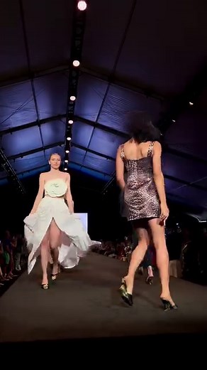 On Sunday afternoon at Fashion Week El Paseo, Cynthia Rowley — the veteran designer of “pretty meets sporty” style — gave her forecast for a spring filled with feminine touches. A shower of flowers, ruffles, metallics, and bows, all dressed up in a seasonal paintbox of colors and neutrals danced down the runway. Read more about the show, presented by Summer Colony Living, at the link in bio.⁠ ⁠ —⁠ ⁠ Video by @caroline⁠pollyphotography ⁠ #palmspringslife #fwep | Palm Springs Life Magazine, Palm S