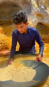 Digging for gold treasure hidden in a mouse hole #diggingforgold #goldtreasure #mousehole #mouse #hole #GoldHunter #goldmining #goldpanning #goldprospecting #treasure #TreasureHunt | Nepri Andries