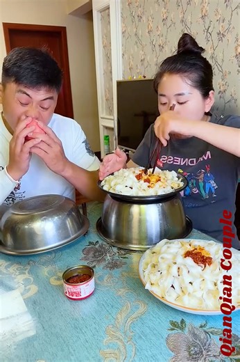 Take it all, babe… plot twist I already scripted the ending 🎬😏 #FoodPrank #FunnyCouple #BoomChallenge #Boomnow #Toptrending #吃货 | QianQian Couple
