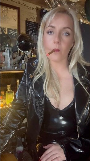 A little break #smoking a #cigarillo in full #PVC #smokingfetish #leatherfetish #latex