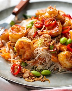 37K views · 1.5K reactions | Sticky Honey Prawn Noodle Salad: It’s sweet, sticky and ready in just 15 minutes珞 | Marion's Kitchen | Facebook
