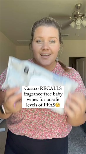 Homemade water wipes are so simple to make! 2 cups filtered water 2 tbsp coconut oil (fractionated if you don’t wanna heat it up!) 1 tosp Castile soap (I like the unscented baby one) Mix well and pour over your wipes. If they’re too wet you can squeeze a bit of the mixture out and then place in your container of choice! You just made yourself homemade wipes! #nontoxic #simpleswaps #nontoxicbaby #nontox #nontoxicliving | The Flake Homestead