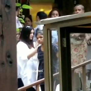 Kajol breaks down in Aishwarya Rai Bachchan's arms at Veeru Devgan funeral. Watch video