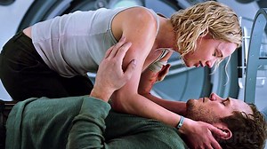 1.3M views · 15K reactions | Jennifer Lawrence se noie en apesanteur | Les meilleures scènes de catastrophes de Passenger | Boxoffice - Les Grands Moments de Cinéma | Facebook