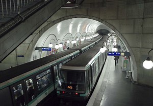 Elle filme un homme se masturbant devant elle dans le métro : une enquête ouverte - Elle
